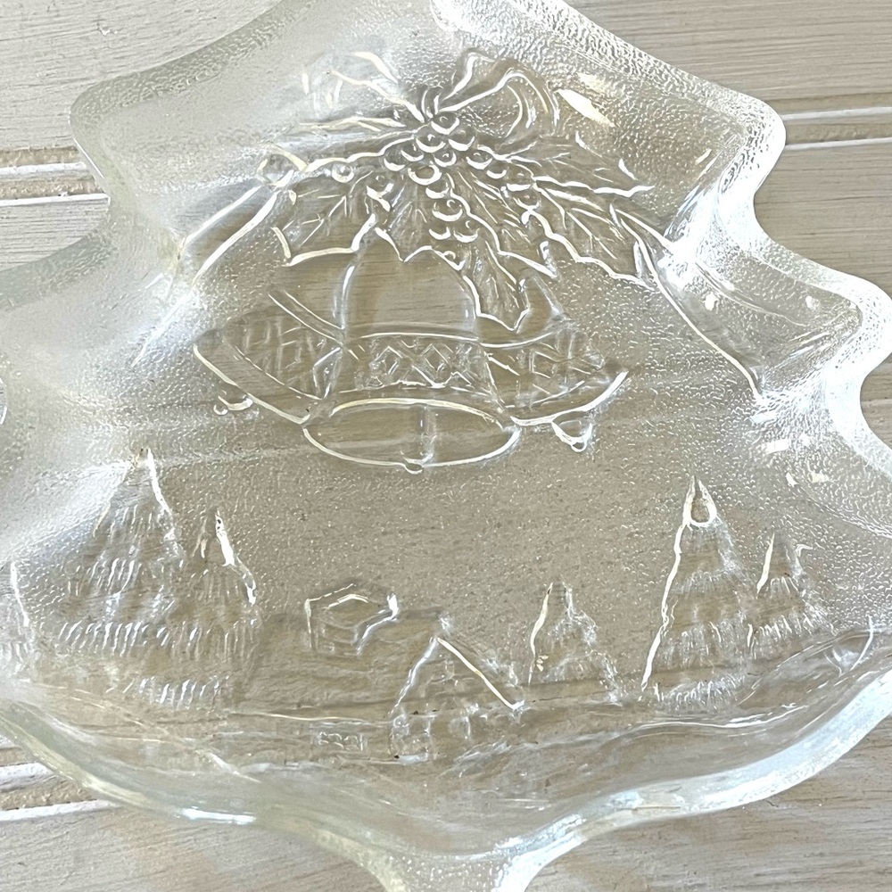 Vintage Glass Christmas Tree Serving Candy Trinket Dish Mistletoe Bells Design - Picture 4 of 10